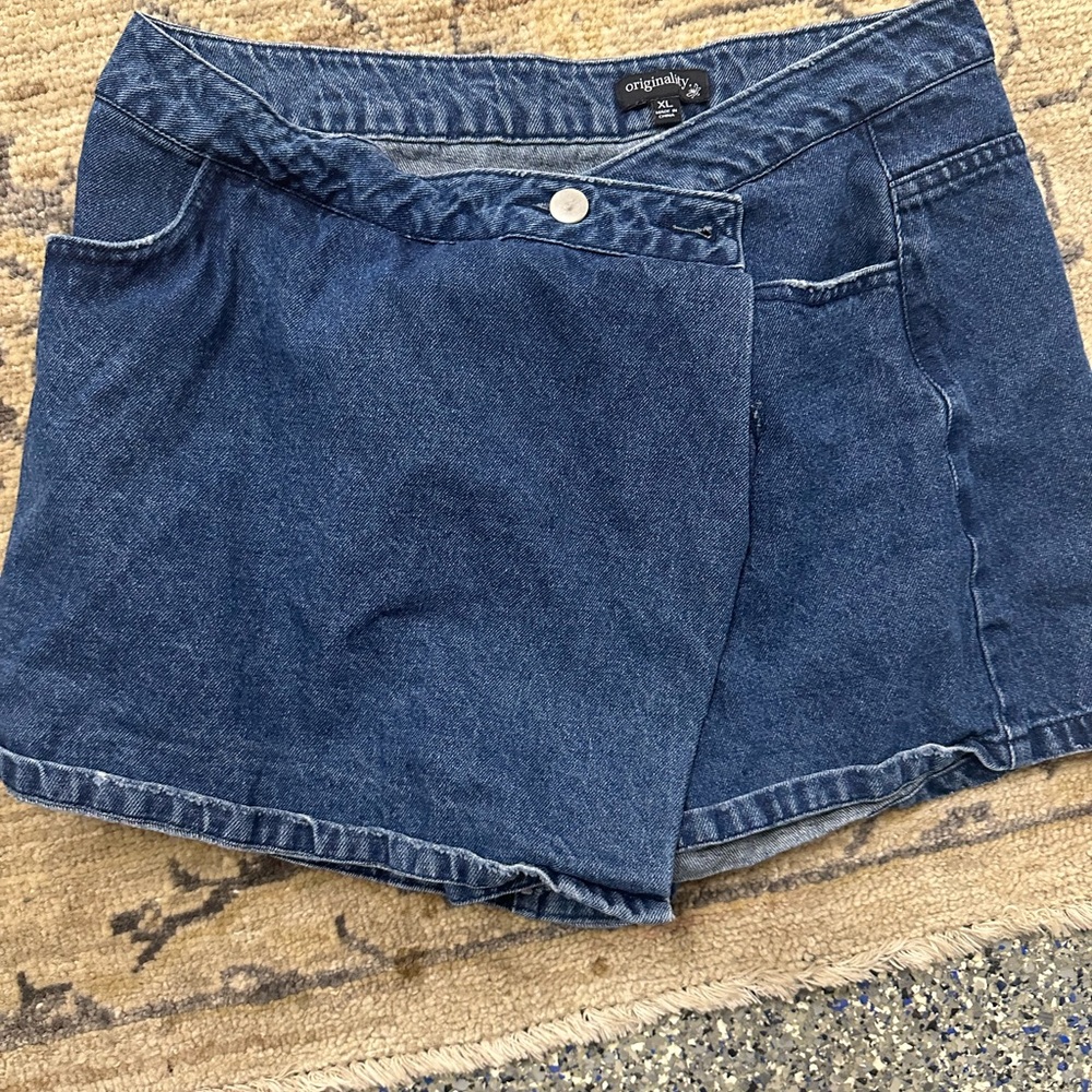 Dark washed jean skort